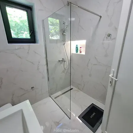 Marina Na Obali Dunava * Nestin