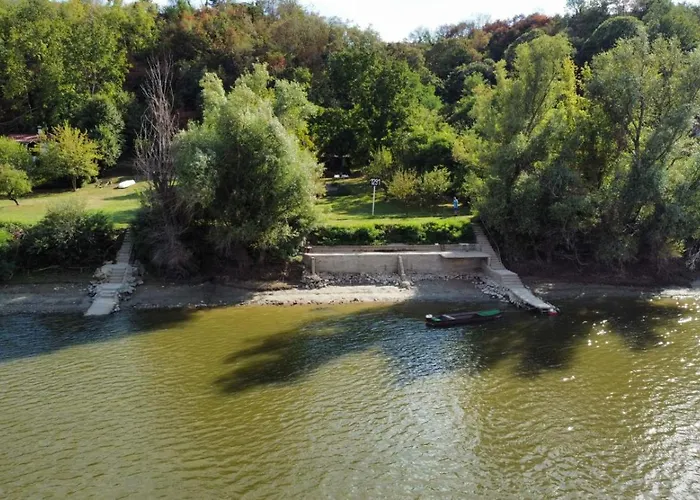 Marina Na Obali Dunava Tatil Evi