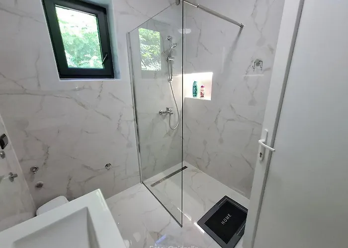 Marina Na Obali Dunava * Nestin