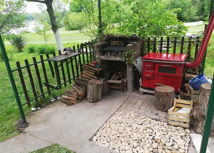 Marina Na Obali Dunava Tatil Evi Nestin